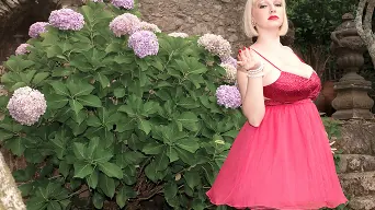 Sophie Mae in 'Gorgeous in the garden'